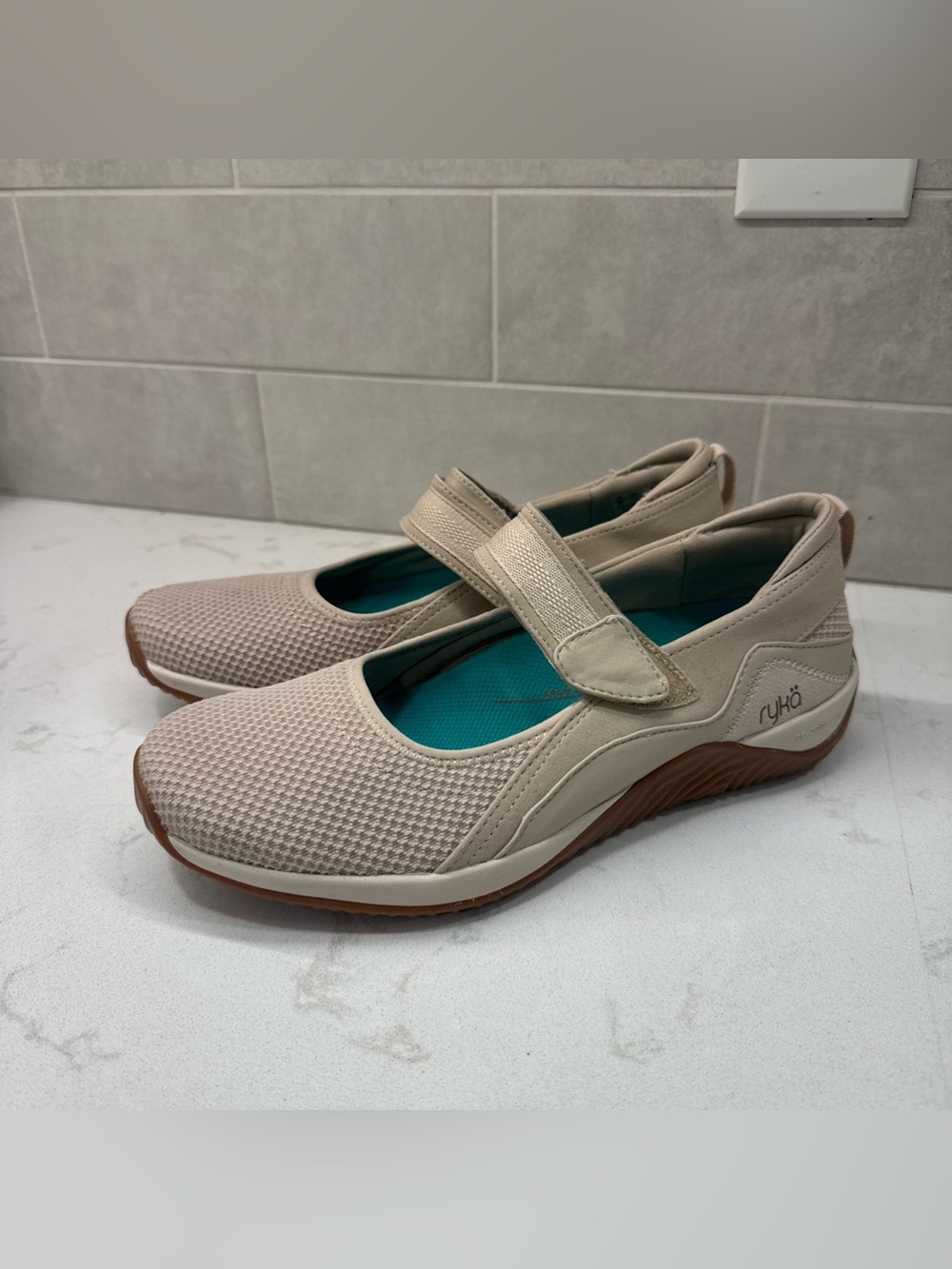 Ryka Mary Jane comfort walking shoes size 9 wide